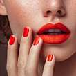 Dieser beliebte Nagellack besteht aus Kacke! - Foto: CoffeeAndMilk / iStockphoto