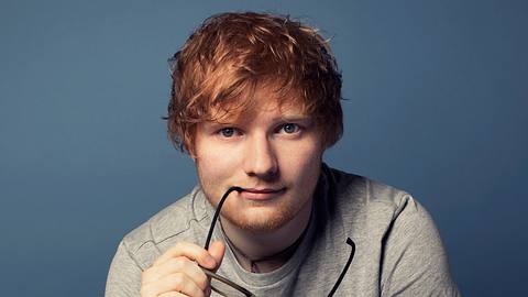 Ed Sheeran liebt es seit neustem, seinen Fans Rätsel aufzugeben - Foto: Warner Music