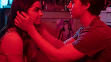 Einer Wie keiner: Geheime Kuss-Übungen von Addison Rae und Tanner Buchanan - Foto: Netflix