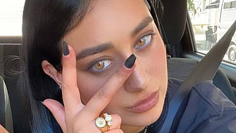 Im Musikvideo zu Zu Ende kommen sich Elif und Samra gefährlich nah, was damals wirklich zwischen ihnen ging hat Elif erst jetzt verraten … - Foto: instagram @elifmusic