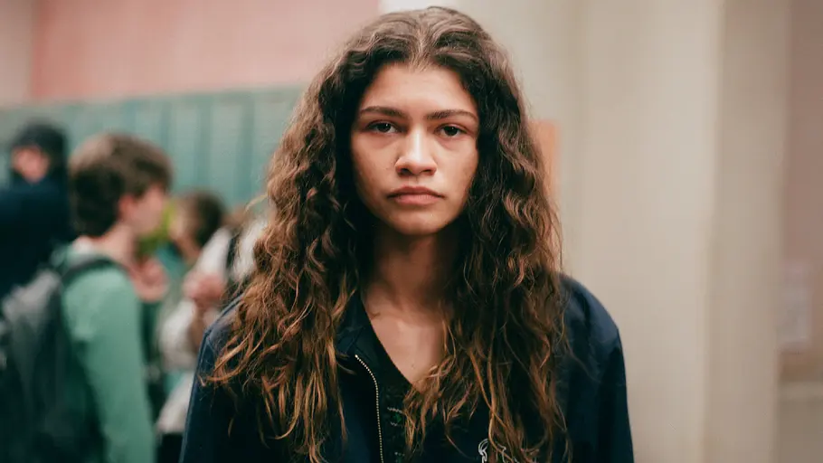 Steht wieder im Mittelpunkt: Zendaya als Rue. Zendaya in einer Szene aus Euphoria.