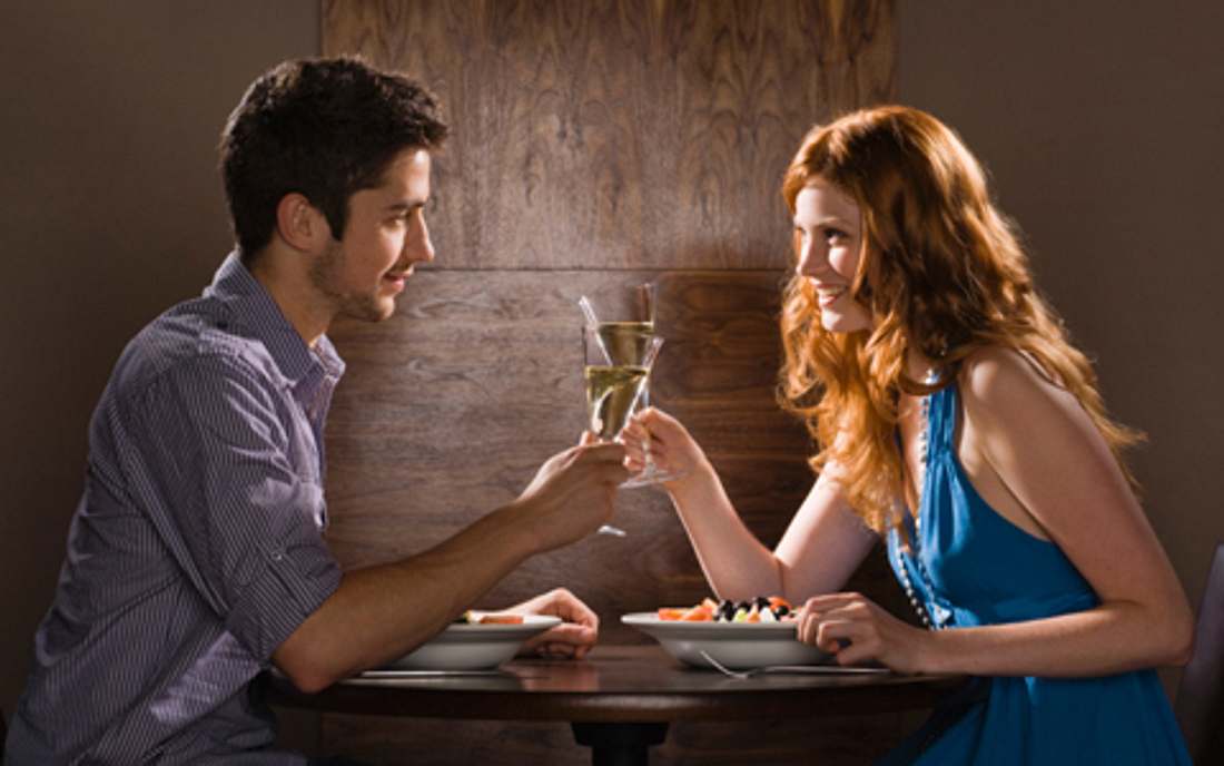 Erfahre hier welche Situation Du bei einem Date auf jeden Fall vermeiden solltest.