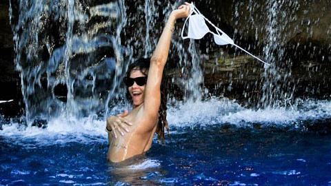 Rihanna topless!