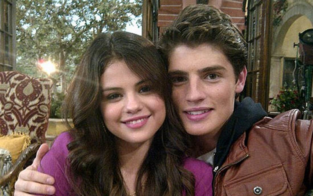 Im TV spielen Selena Gomez und Gregg Sulkin ein süßes Paar