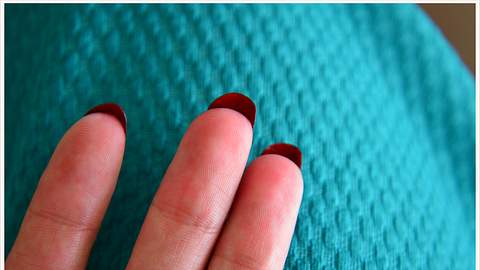Nagellacktrend: Jetzt geht es drunter und drüber - Foto: www.a-little-fashion.com