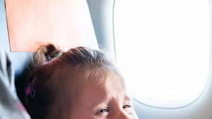 Kinderfreie Sitze Fliegen - Foto: iStock-AndreyPopov