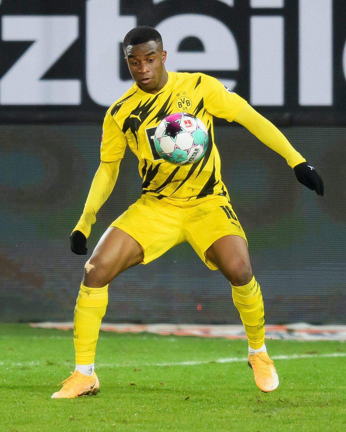 Das Wunderkind Youssoufa Moukoko von Borussia Dortmund in Action