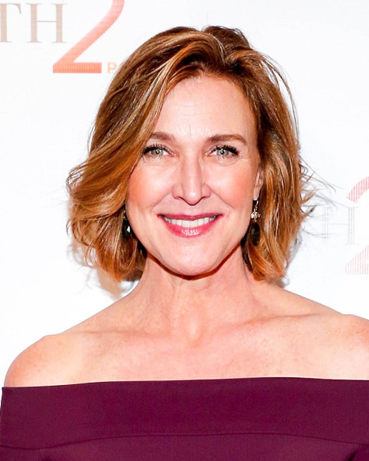 Brenda Strong als Nora