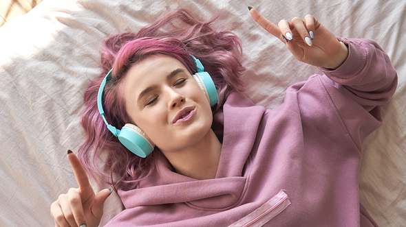 Girl-Power: Die besten Songs für mehr Selbstliebe und Selbstbewusstsein - Foto: iStock / insta_photos