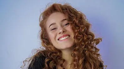 was ist schädlich für die Haare, was ist schlecht für die Haare, Haare kreppen schädlich, Haare glätten schädlich, Haare kaputt durch glätten, Haare kaputt durch, Chlorwasser schädlich Haare, Meerwasser schädlich Haare, Salzwasser Haare schädlich - Foto: instagram @leoobalys