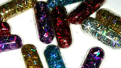 Mit diesen Pillen bekommst Du Glitzerkacke - Foto: PR