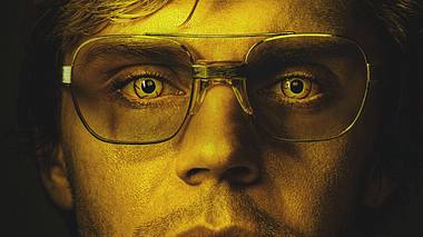 Evan Peters verkörpert die Rolle des Jeffrey Dahmer extrem gut und wird weltweit dafür gefeiert! - Foto: Netflix
