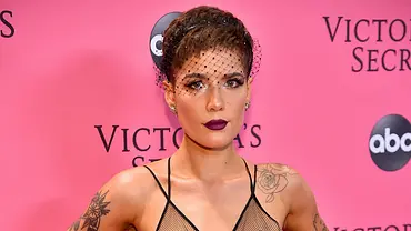 Sängerin Halsey war nicht immer so reich und erfolgreich wie heute - Foto: Theo Wargo/Getty Images for Victorias Secret Sängerin Halsey war nicht immer so reich und erfolgreich wie heute - Foto: Theo Wargo/Getty Images for Victorias Secret