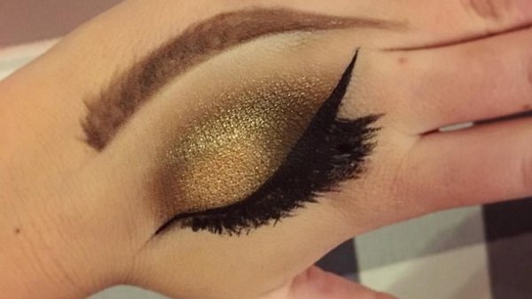 Dieser neue Instagram Trend wird momentan von vielen Make-Up-Artists aufgegriffen - Foto: Instagram/missioneden