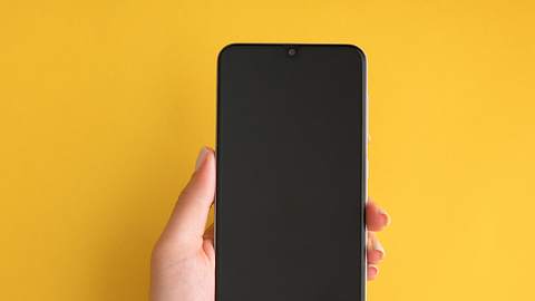 Handy laden: Kosten und Tipps - Foto: iStock/busracavus