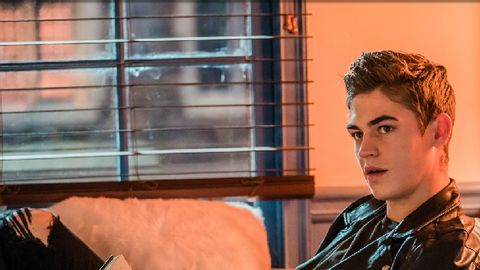 DIESES Buch könnte nach Hardin Scott bald dir gehören! - Foto: Constantin Film