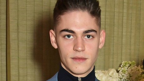 Hero Fiennes-Tiffin hat 780.000 Insta-Abonnenten - Tendenz steigend! - Foto: Getty Images