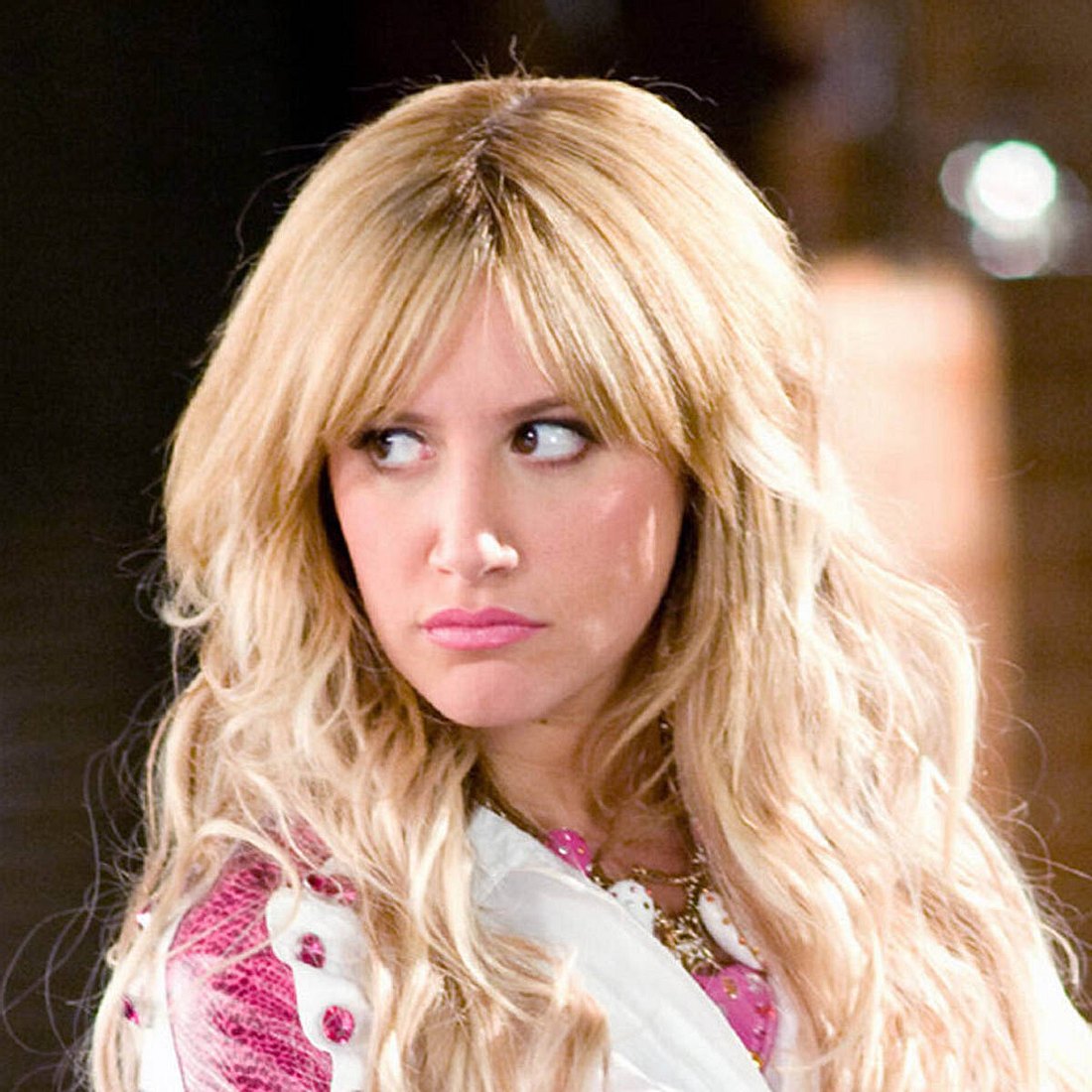 Sharpay aus “High School Musical” ist nicht böse: Sie lädt Troy und Gabriella ein