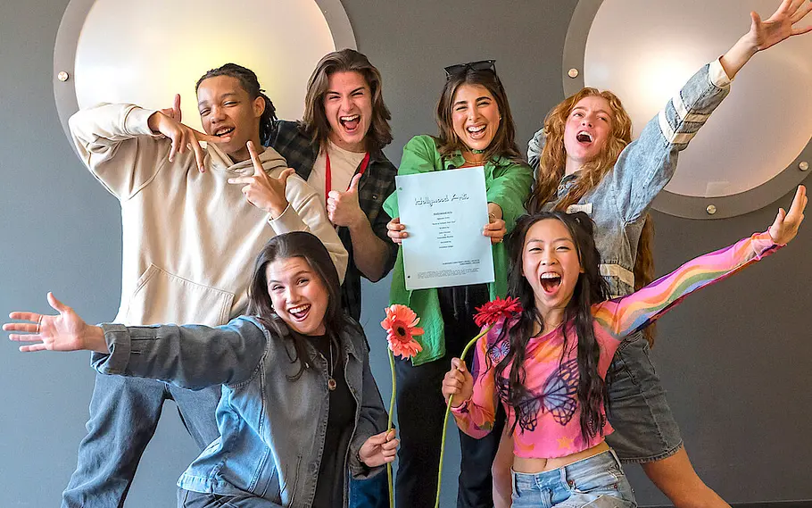 Der Hauptcast der neuen Serie „Hollywood Arts“: Peyton Jackson, Erika Swayze, Martin Kamm, Daniella Monet, Emmy Liu-Wang und Alyssa Miles.