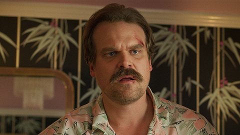 Stranger Things Staffel 4-Schock: Serien-Star verrät Hoppers Ende - Foto: xNetflix/CourtesyxEverettxCollectionx imago-images