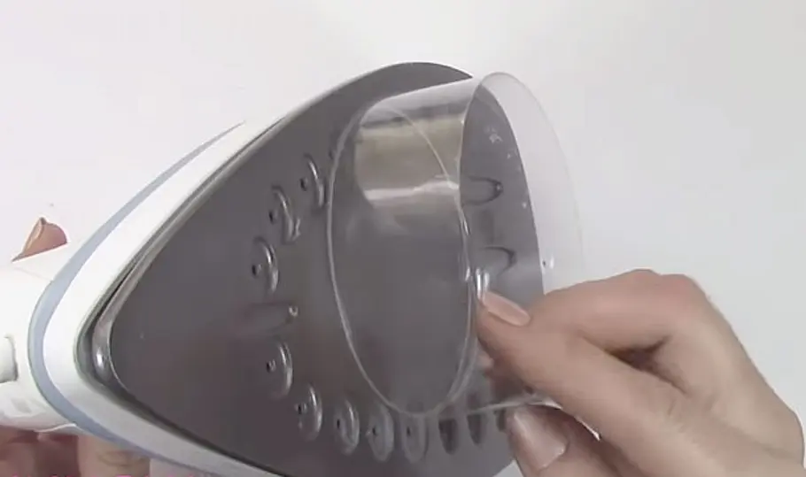 Armreifen aus Plastikflaschen