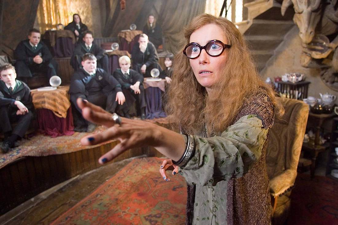 Harry Potter-Film-Schauspielerin in der Serie: Emma Thompson als Sybill Trelawney