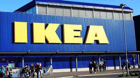 Ikea Handy aufladen - Foto: iStock