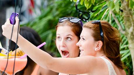 Leeres Handy, kein Selfie! - Foto: iStock