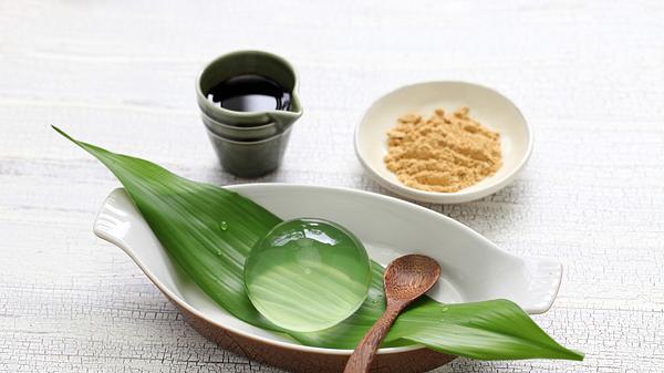 Shingen Mochi Wasserkuchen aus Japan - Foto: iStock/bonchan