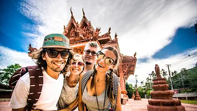 Backpacker in Thailand - Foto: iStock/itsskin