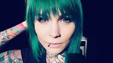 Jazzy Gudd spielt „Berlin – Tag und Nacht“-Eule - Foto: Facebook/Jazzy Gudd