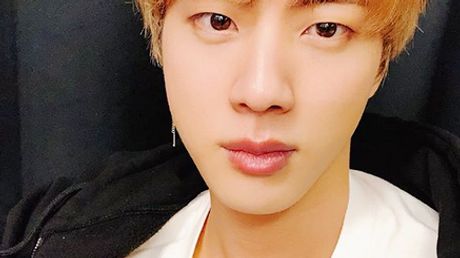 Jin sorgte in Hongkong für einige Lacher bei der ARMY - Foto: Instagram/jin.bts