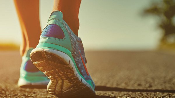 Laufstil, Tempo und Umfänge beeinflussen, was der perfekte Schuh für dich ist. Am besten lässt du dich in einem Fachgeschäft beraten. - Foto: mladensky
