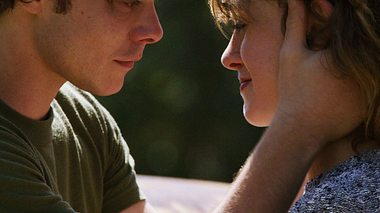 „Stranger Things“ Staffel 4: Beziehungs-Aus bei Jonathan und Nancy? - Foto: xNetflix/CourtesyxEverettxCollectionx imago-images