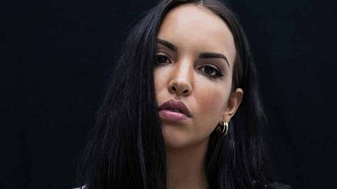 Juju: Deswegen ist der Mund der Rapperin schief! - Foto: Christian Hasselbusch