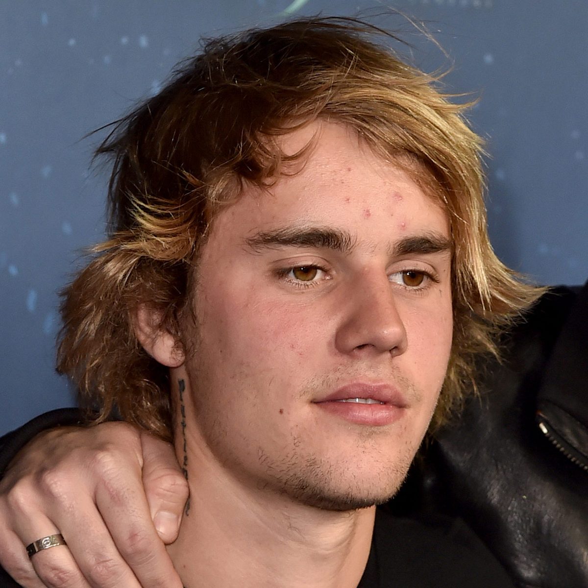 Superstar Justin Bieber hat momentan einen ganz neuen Style.