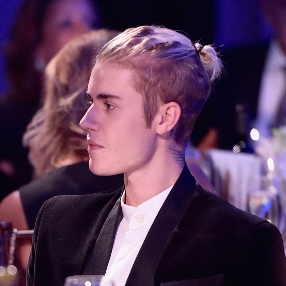 Justin Bieber trägt einen Man Bun