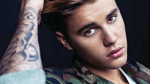 Justin Bieber kann sich nicht entscheiden, welche Frisur er als nächstes ausprobieren soll - Foto: Universal Music