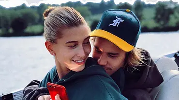 Justin Bieber und Hailey Baldwin sind mega verliebt und glücklich. - Foto: socialmediaservice by ddp images Justin Bieber und Hailey Baldwin sind mega verliebt und glücklich. - Foto: socialmediaservice by ddp images