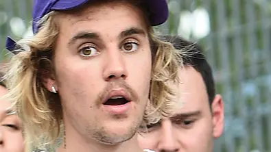 Bereut Justin Bieber sein Gesichts-Tattoo etwa? - Foto: Getty Images