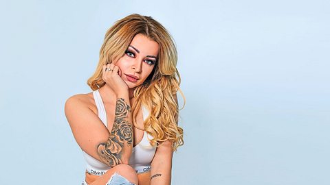 Katja Krasavice sauer auf YouTube: „Es ist sehr schwer und unschön!“ - Foto: M.Wilfling/ BRAVO