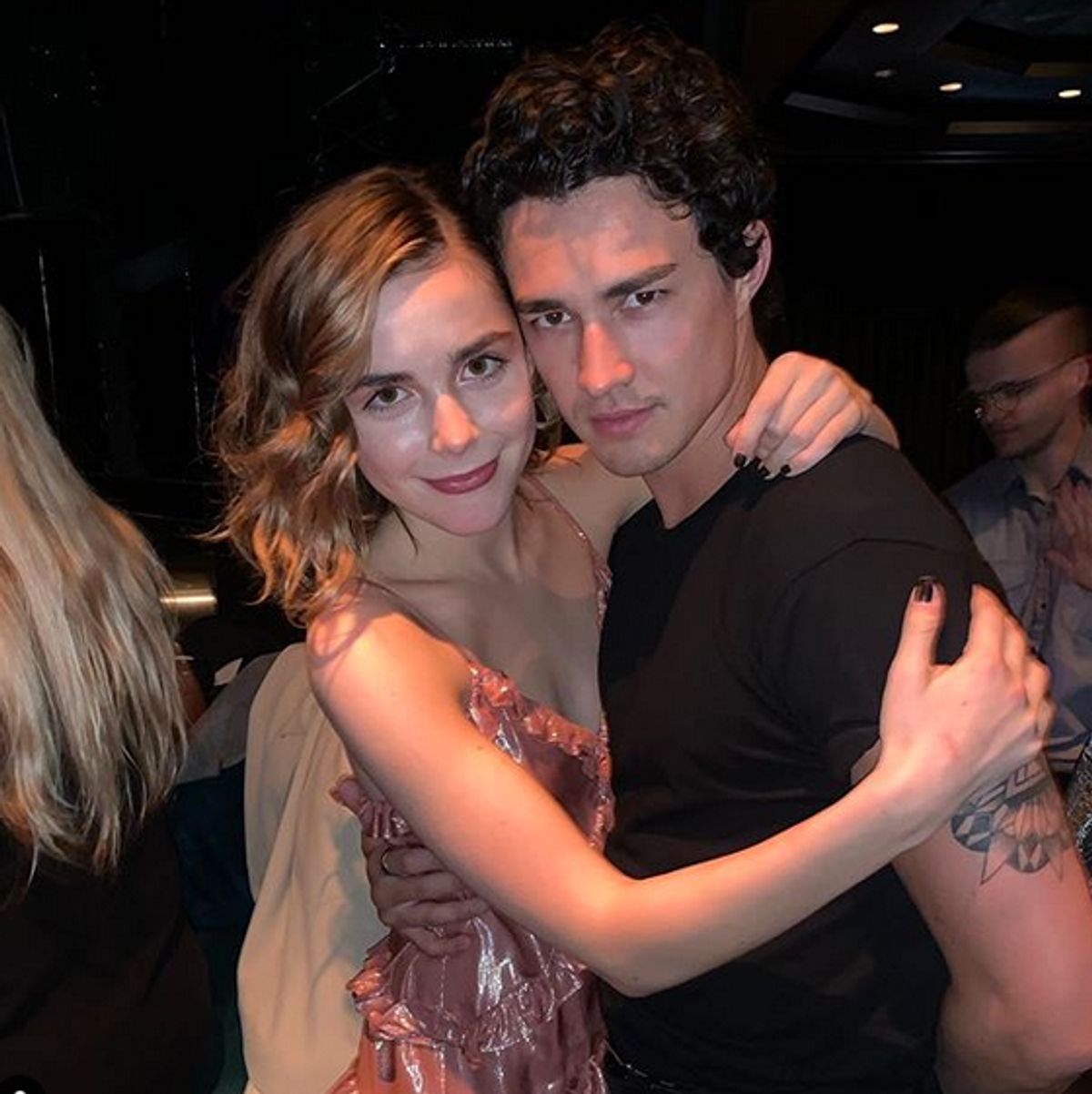 Chilling Adventures with Sabrina-Darstellerin Kiernan Shipka und ihr Co-Star Gavin Leatherwood verstehen sich auch privat mega gut!