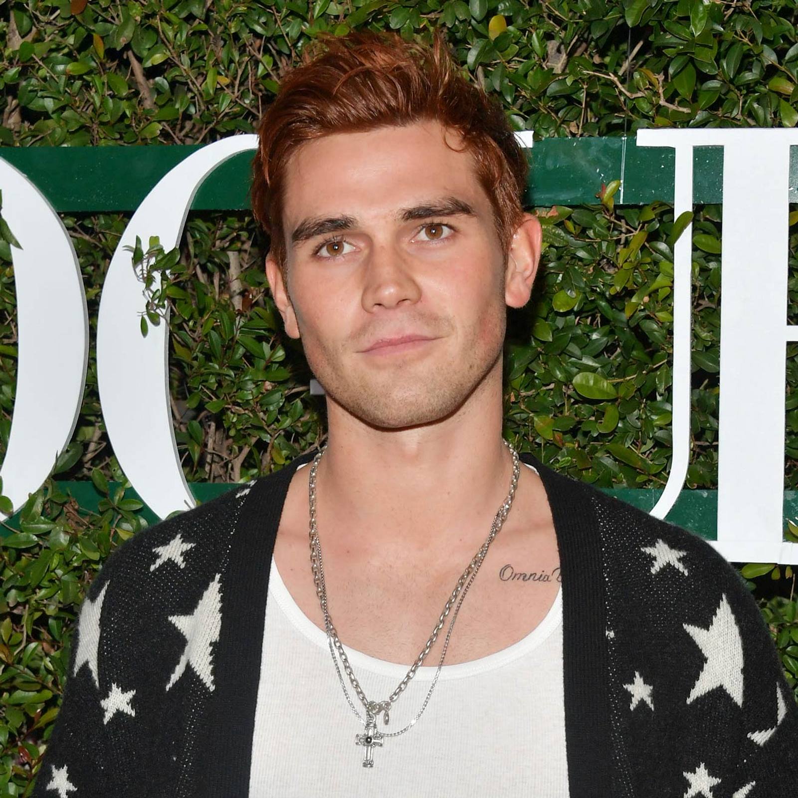 KJ Apa Unglücklich durch 