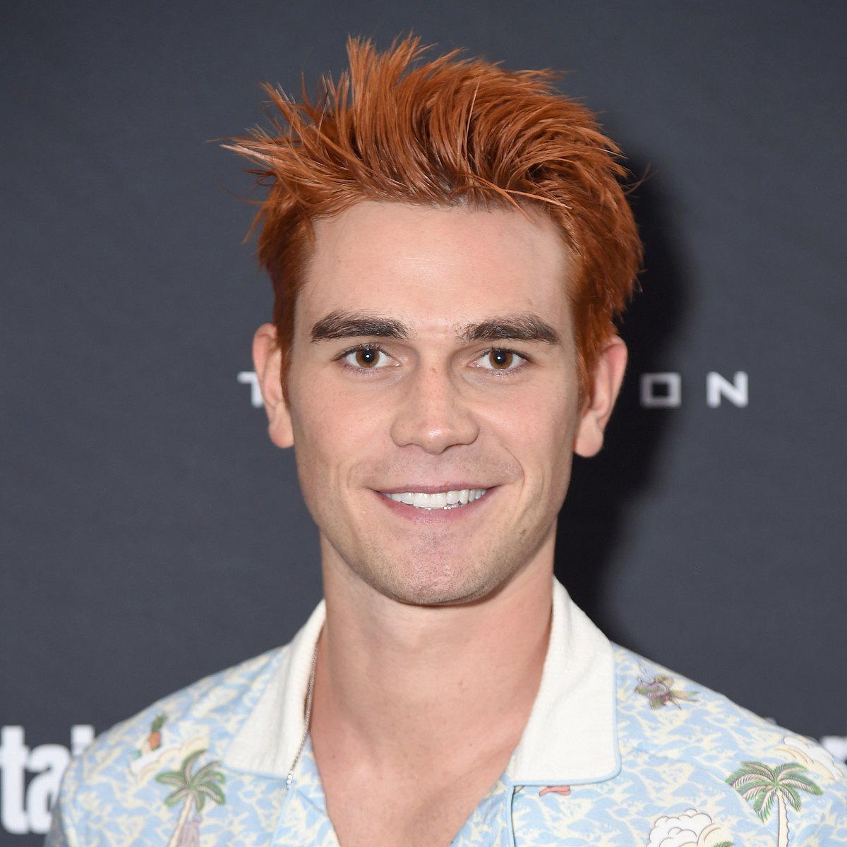 KJ Apa postet sexy Nacktfoto à la Lili Reiinhart!