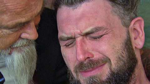 Köln 50667: Alex wird mit dem Messer bedroht! - Foto: RTL II