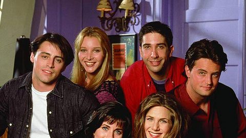Die Mega-Serie Friends dreht sich um Joey, Phoebe, Ross, Chandler (oben), Monica und Rachel (unten) ... - Foto: Warner Bros.