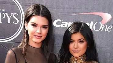 Kendall und Kylie Jenner sind die wohl berühmtesten Schwestern der Welt! - Foto: Getty Images Kendall und Kylie Jenner sind die wohl berühmtesten Schwestern der Welt! - Foto: Getty Images
