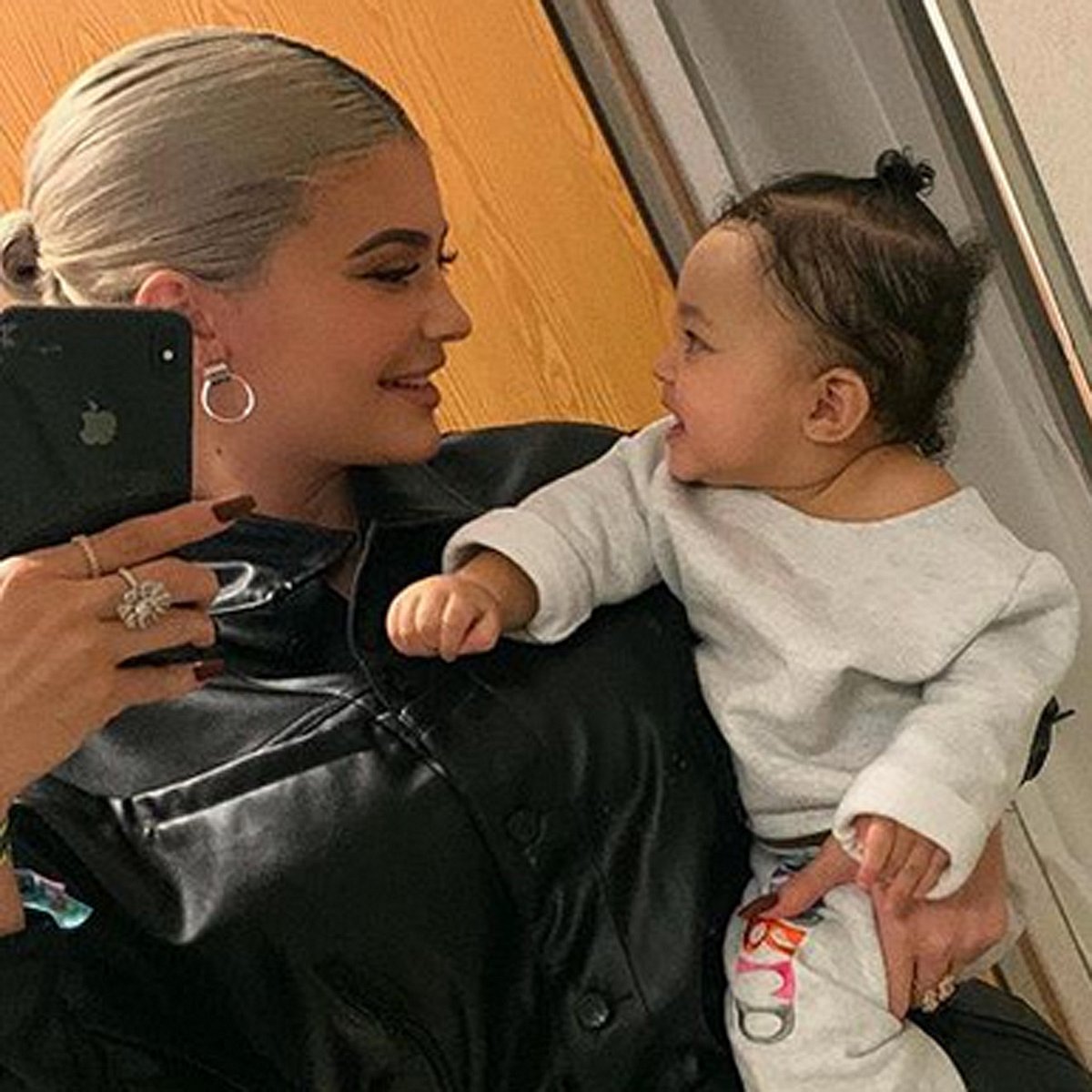 Derzeit sind Kylie Jenner und Töchterchen Stormi Webster bei Travis Scott mit auf US-Tour!