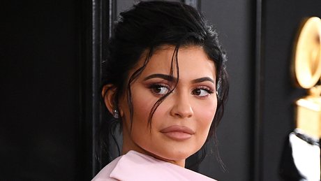 Kylie Jenner ist unfreiwillig in einen Liebes-Skandal verwickelt - Foto: Getty Images
