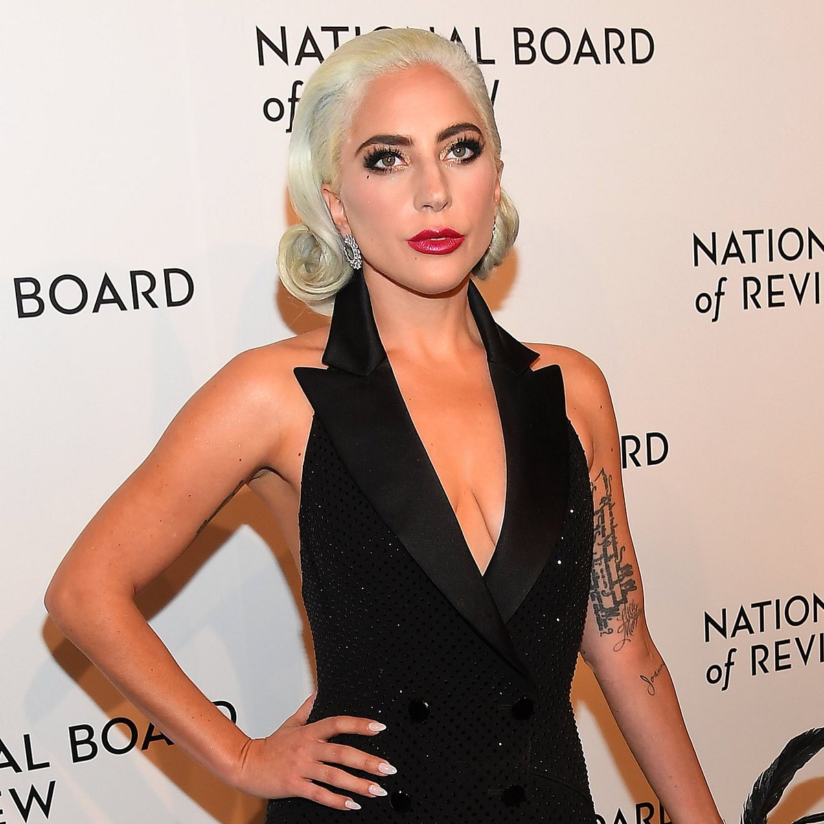 Lady Gaga hier auf dem Roten Teppich der Critics’ Choice Awards.